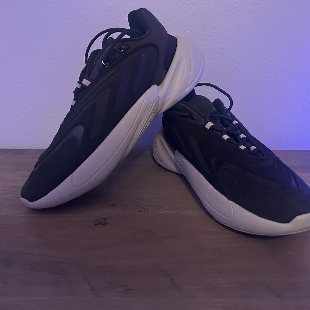 Adidas Ozelia Women's Size 7 black sneaker with gray sole